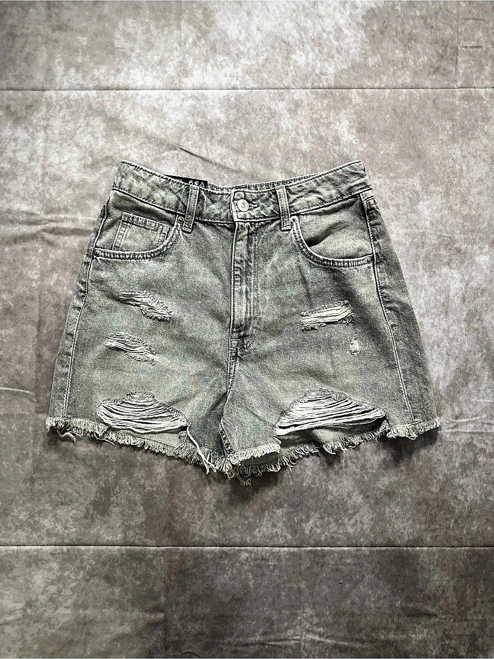 Mom Shorts Distressed Jean Shorts in Gray Size 4